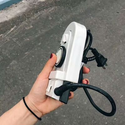 1.5m Cord Length 220W Power Dry Iron for Portable and Convenient Ironing