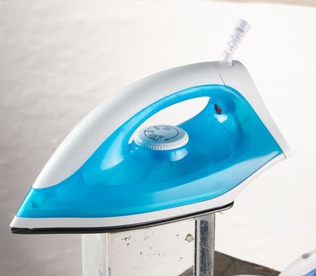 1.50m Cord Length LM-303 Steam Iron High Capacity and Smooth Ironing