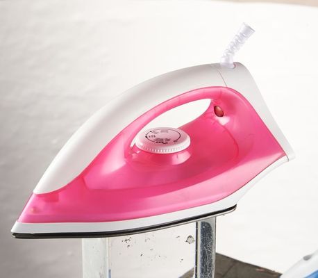 1.50m Cord Length LM-303 Steam Iron High Capacity and Smooth Ironing