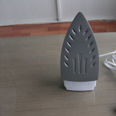 RoHS Certified 230V LM-188 Steam Iron Perfect for Ironing Needs