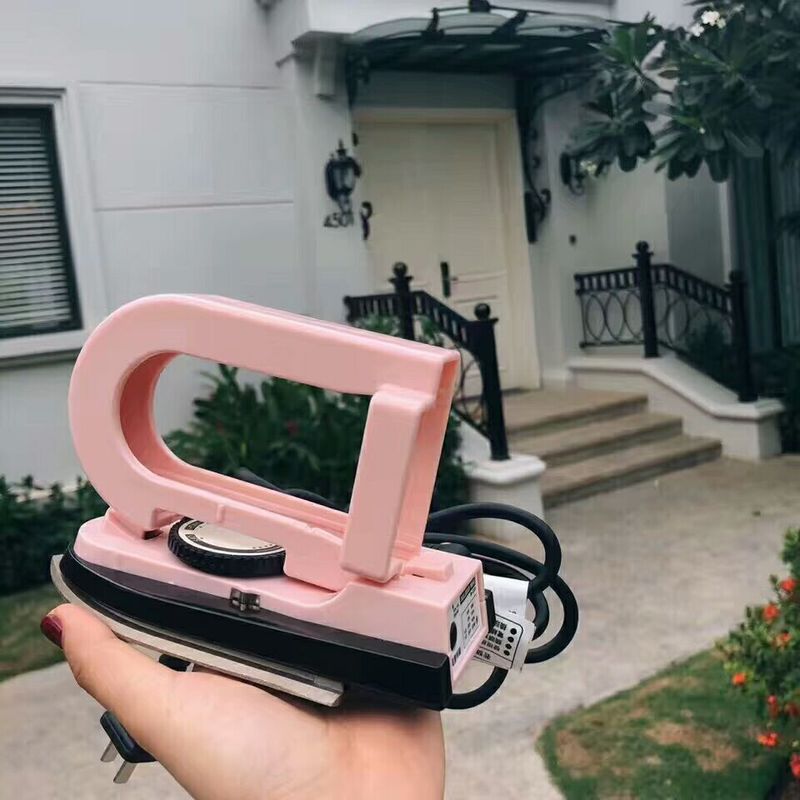 1.5m Cord Length 220W Power Dry Iron for Portable and Convenient Ironing